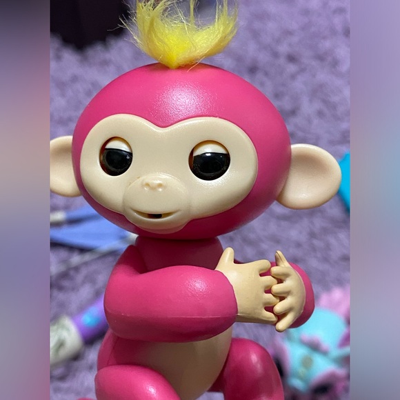 Fingerlings - Interactive Baby Monkey - Bella & - Picture 5 of 17
